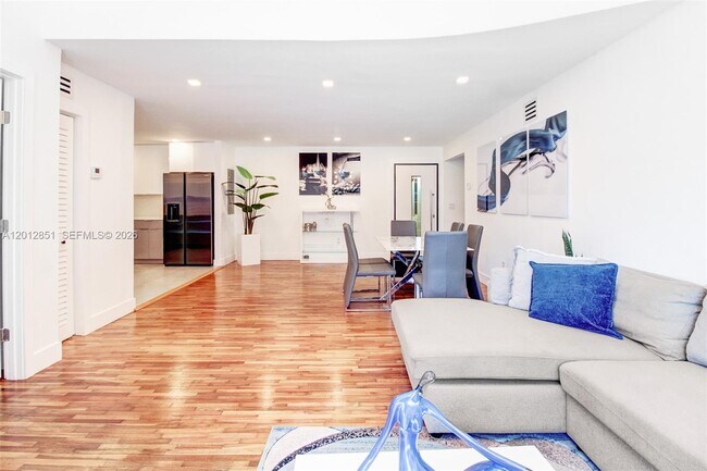 Photo - 360 NE 116th St
