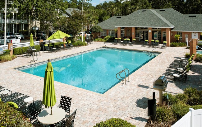 Lake Crossing Apartments