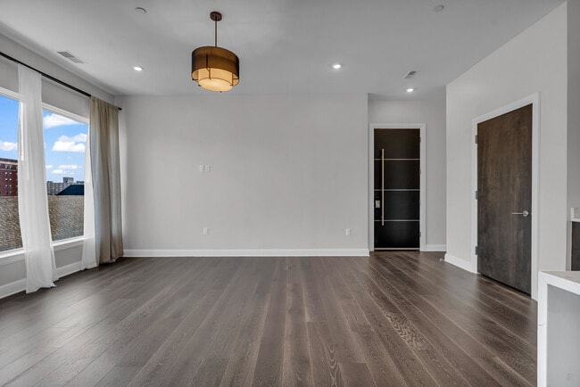 Photo - 438 Selden St Unidad 403