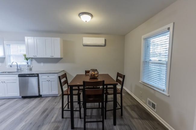 Photo - 586 Oakside Dr SW Unit A