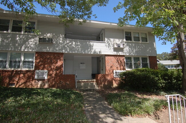 Photo - 2100 Sutton Dr Unit B