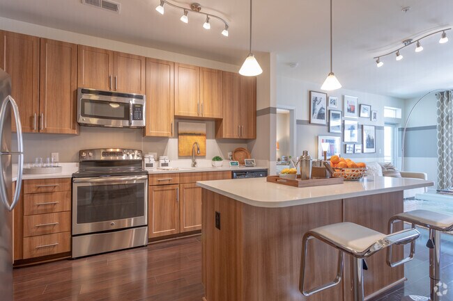 2BR, 2BA - 1,012 SF