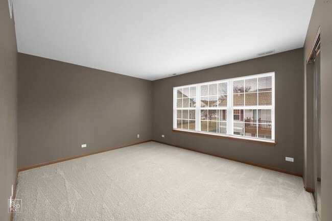 Photo - GORGEOUS 2 BEDROOM TOWNHOME LOCATED IN LINDENHURST AVAILABLE JUNE 14!