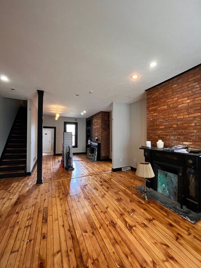 Photo - Large Home in ShadySide, Newly Rennovated!