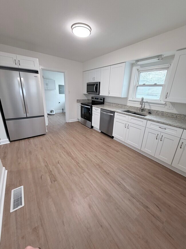 Photo - 229 E Madison St