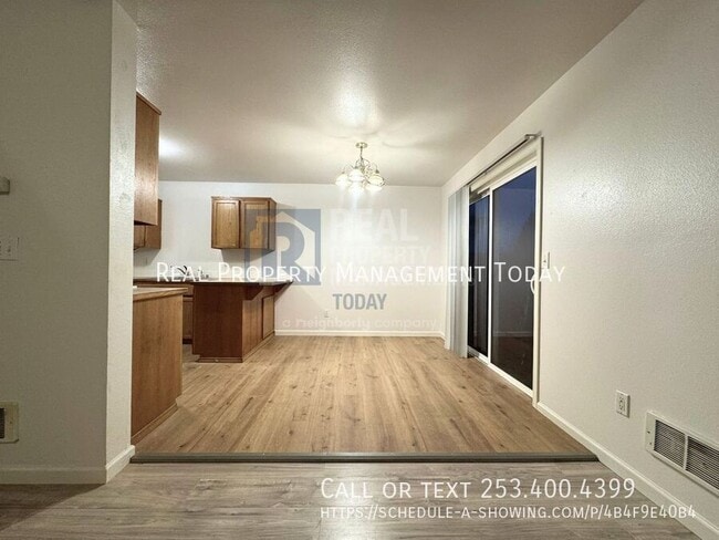 Photo - 425 175th St S