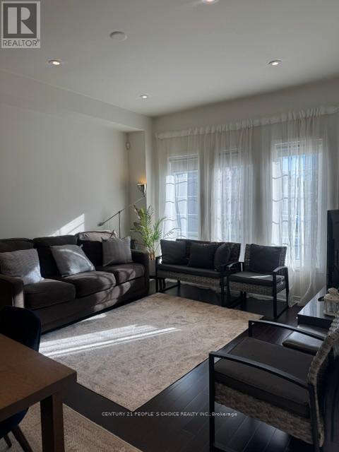 Photo - 33 Mansbridge Crescent