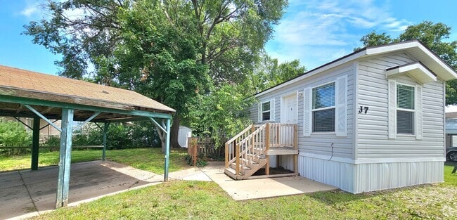 Building Photo - 2320 E MacArthur Rd Rental