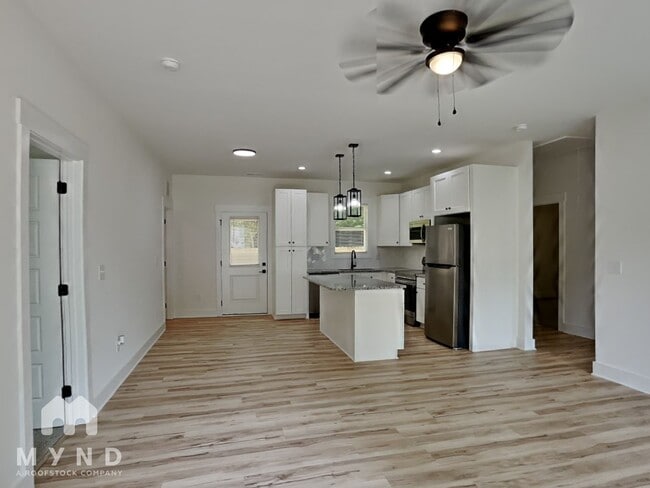 Photo - 420 E Cedar Ave