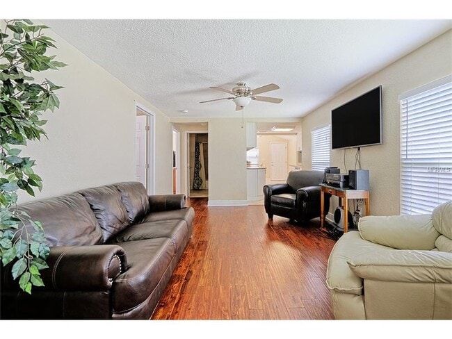 1235 Lakeview Rd