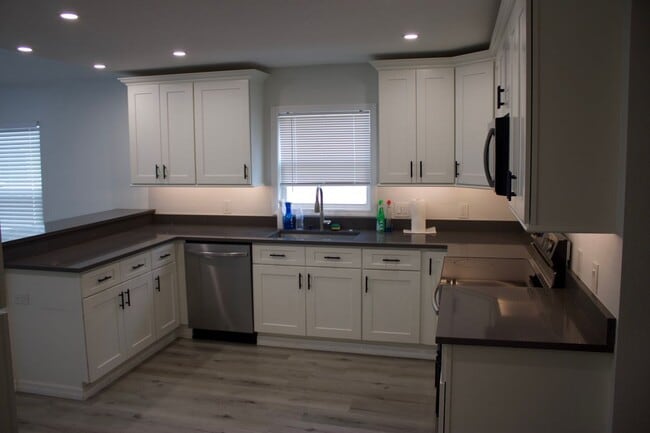 Photo - 1574 Ewing Ave