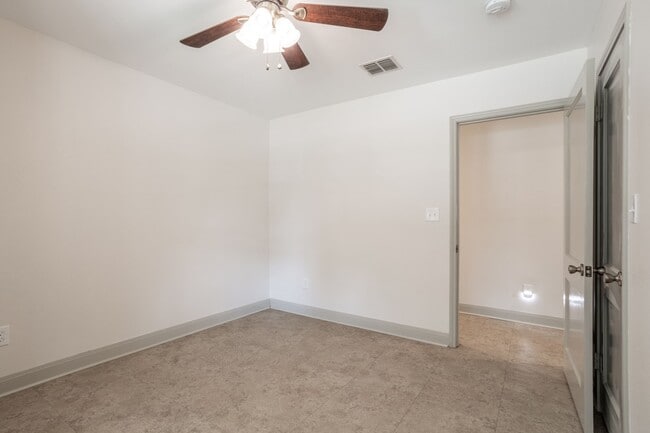 Building Photo - 1517 Live Oak St