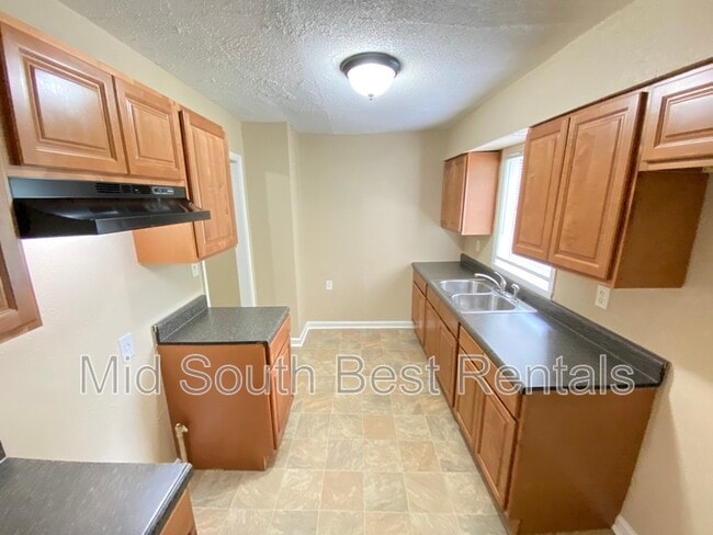 Photo - 1547 Delano Ave