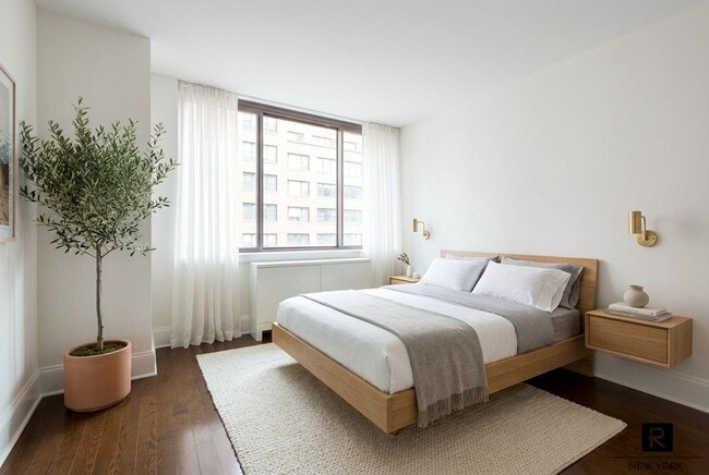 Building Photo - 300 E 64th St Unit 9-B