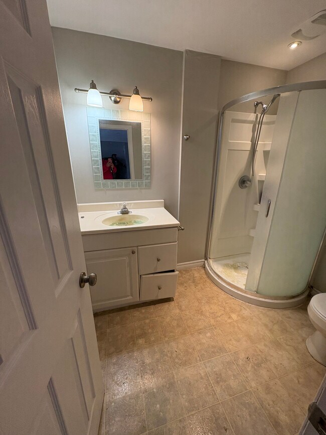 Building Photo - 21 Stirling Ave S Unit 34