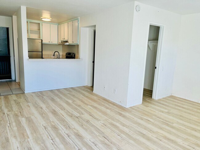 Building Photo - Available 9/1/25! Upgraded Studio in Heart... Rental