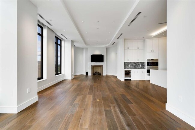 Photo - 3376 Peachtree Rd NE Unit 33B