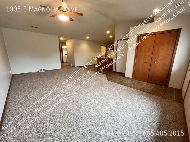 Building Photo - 1005 Magnolia Dr