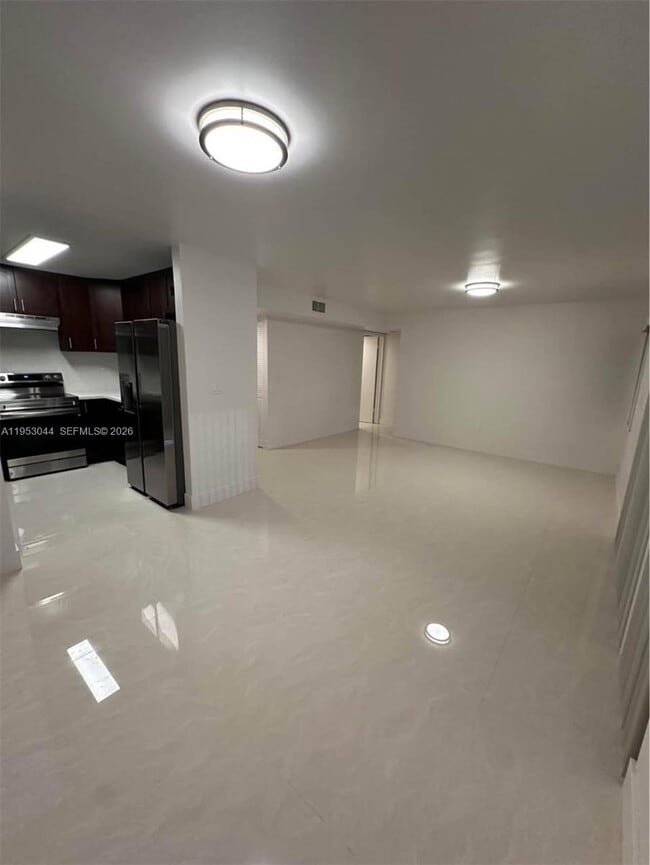 Building Photo - 9015 SW 125th Ave Unit N209