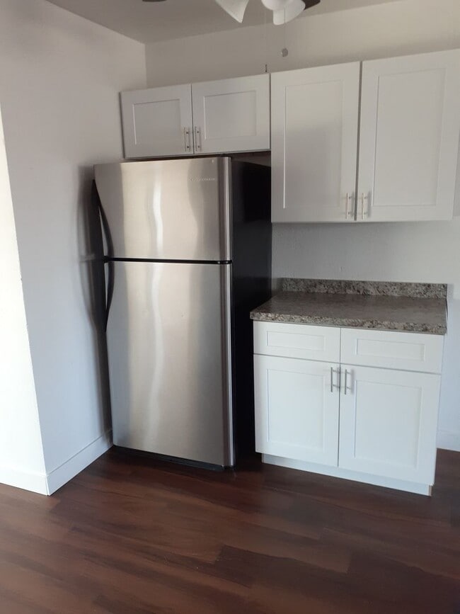 Photo - Spacious 4 Bed/2 Bath With Den  Updated Dec 2023.