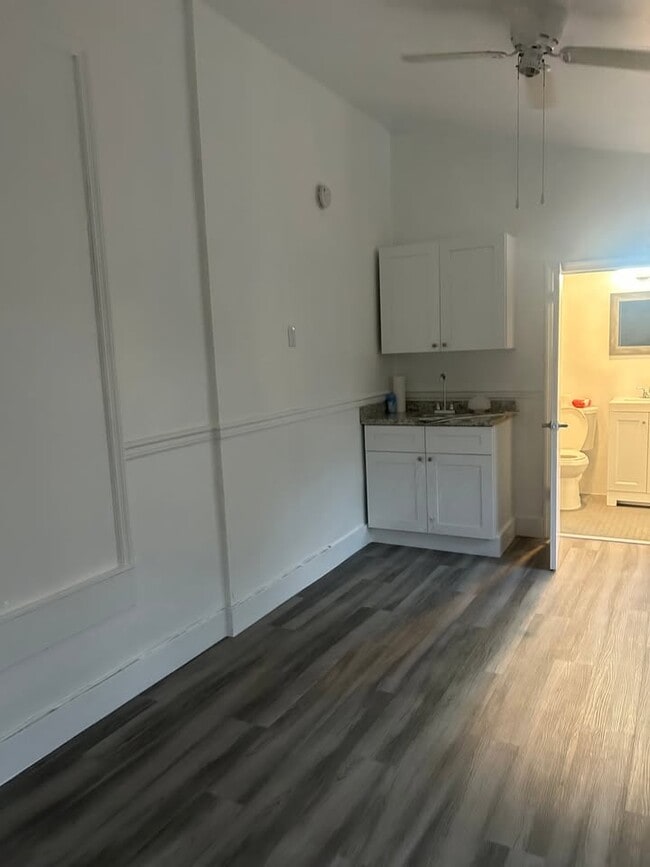 Photo - 210 W 53rd Ter