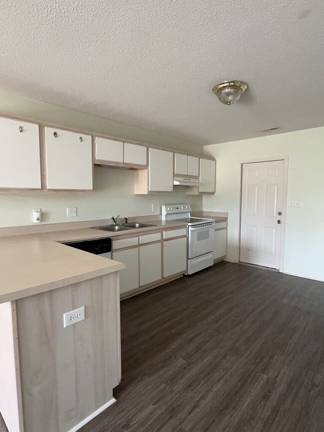 Photo - 106 Charlton Rd