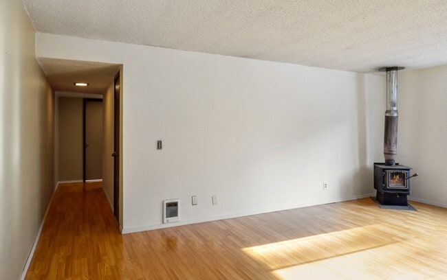 Spacious Loft-Style Unit Across from Fairw... - Spacious Loft-Style Unit Across from Fairw...