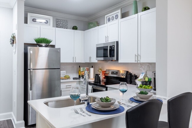 1BR, 1BA - 600 SF- Reno