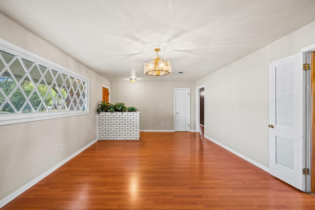 Photo - 3423 56th St