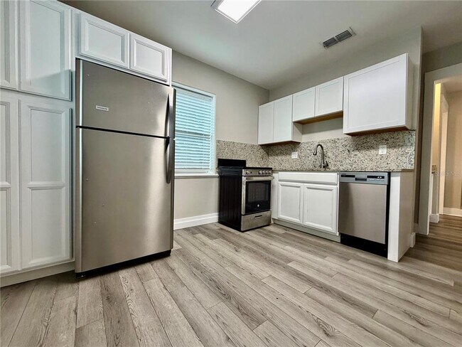 Photo - 103 4th St SE