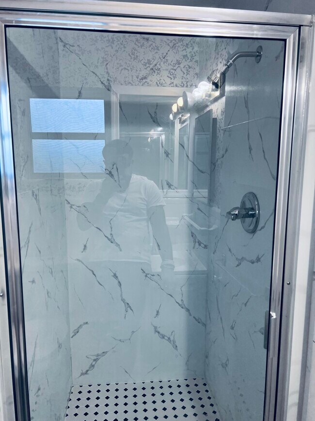 Photo - 759 Caroline Ave