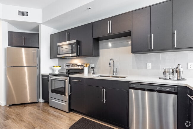1 BR, 1 BA - 720SF