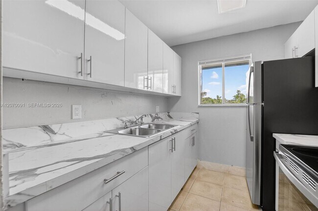 Photo - 2201 Catherine Dr Unit 3