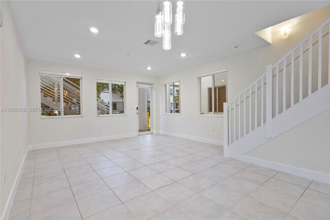 Photo - 6425 NW 103rd Pl Unidad 101