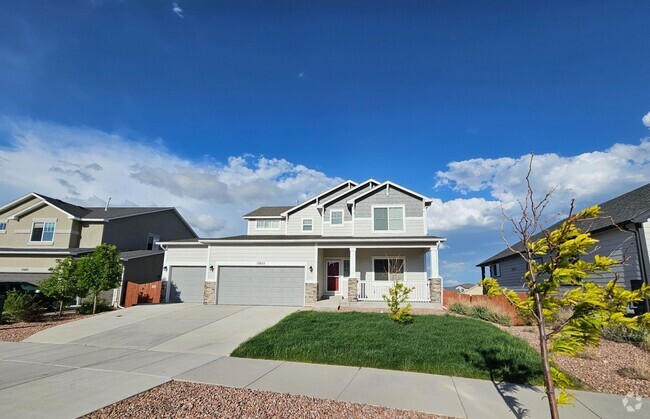 Building Photo - Beautiful 5 Bedroom, 3.5 Bath, 4 Car Garag... Rental