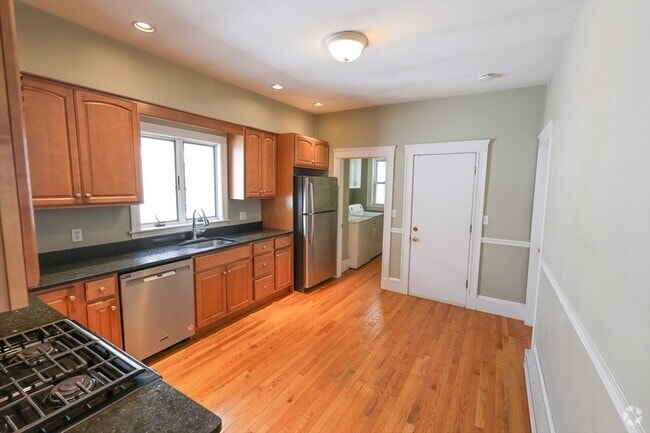 Building Photo - 232 Fellsway W Unit 3 Rental