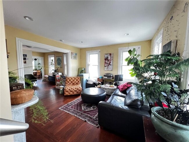 Photo - 191 Transit St