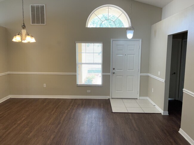 Photo - 1004 Cristelle Jean Dr