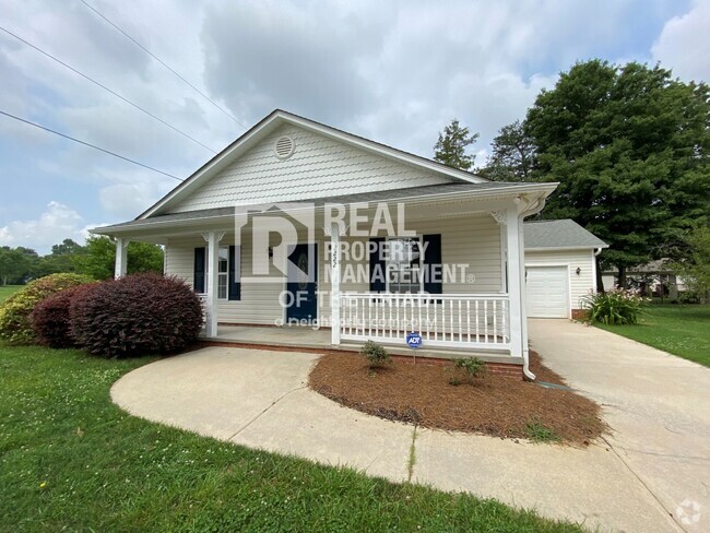 Building Photo - 3BR/2BA Ranch Home w/Garage 27107