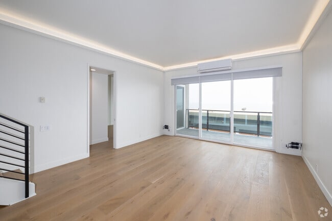 2BR, 2BA - 1,250SF - Living Room