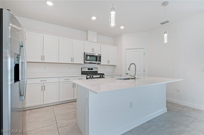 Photo - 20101 Hartford Blvd