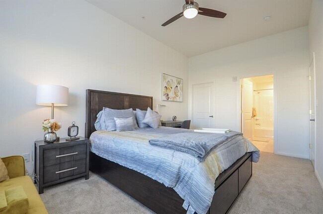 1207 Grand W Blvd Unit 1G