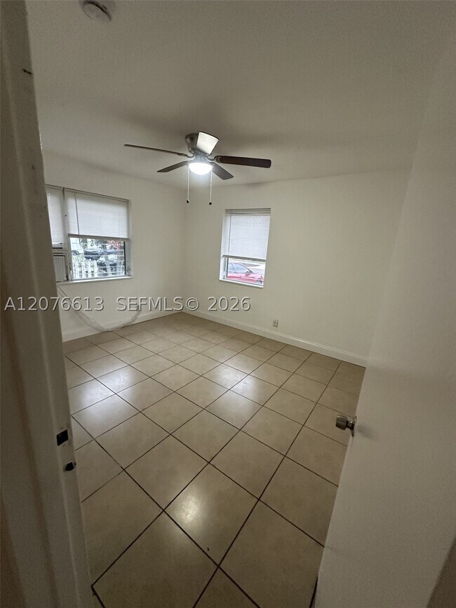 409 SW 4th St Unit w