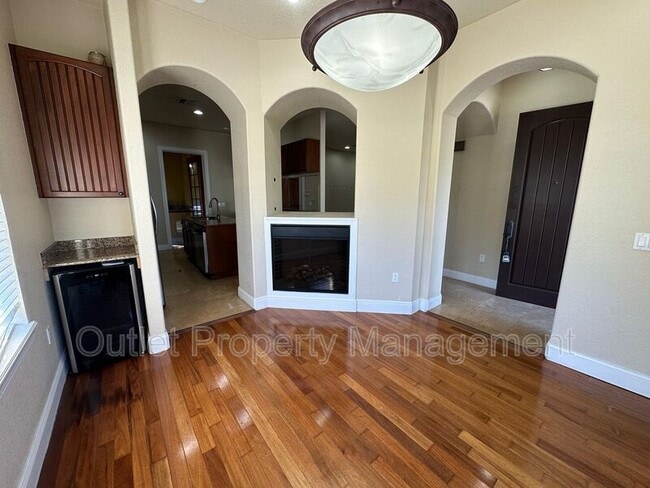 Photo - 2005 Baylarian Blvd