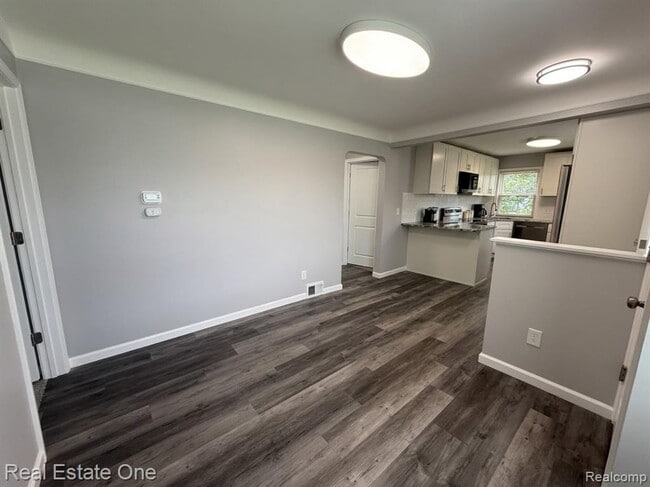 Photo - 2061 Inkster Rd