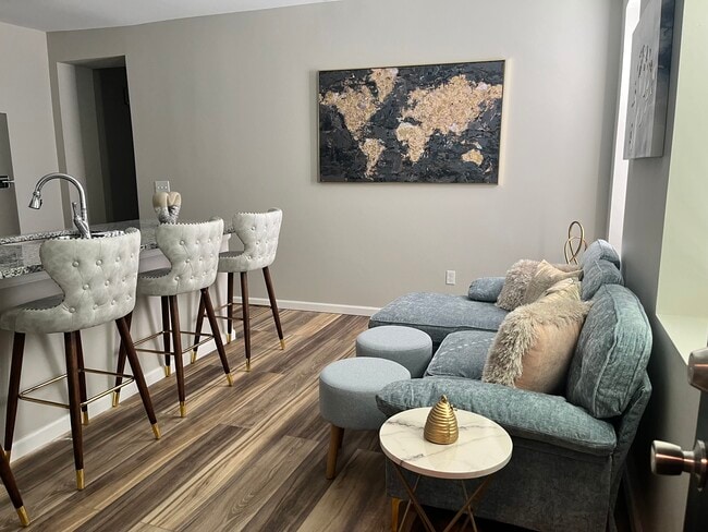 Photo - 621 Monmouth St Unit 2