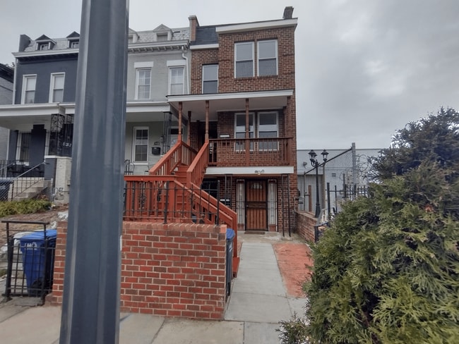 Photo - 1933 4th St NW