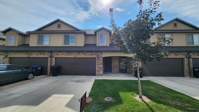 Building Photo - 576 N 220 E