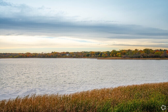 1 habitación, 1 baño - 880 pies cuadrados - Vista al balcón - Langdon Lake Apartments