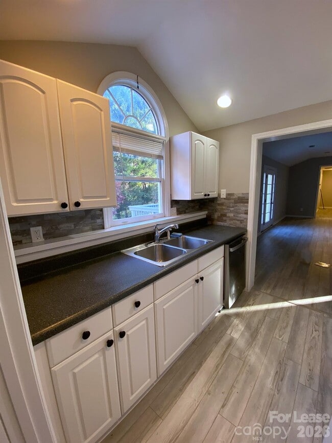 Photo - 4415 Garris Rd